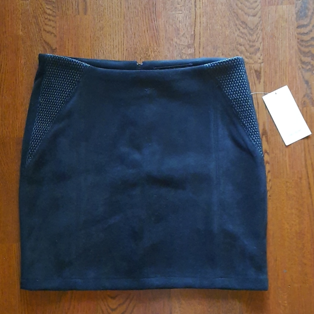 Zara Basic Mini Skirt - Picture 2 of 6